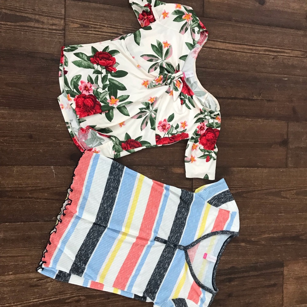 Brand new never worn but no tags 2 tops
